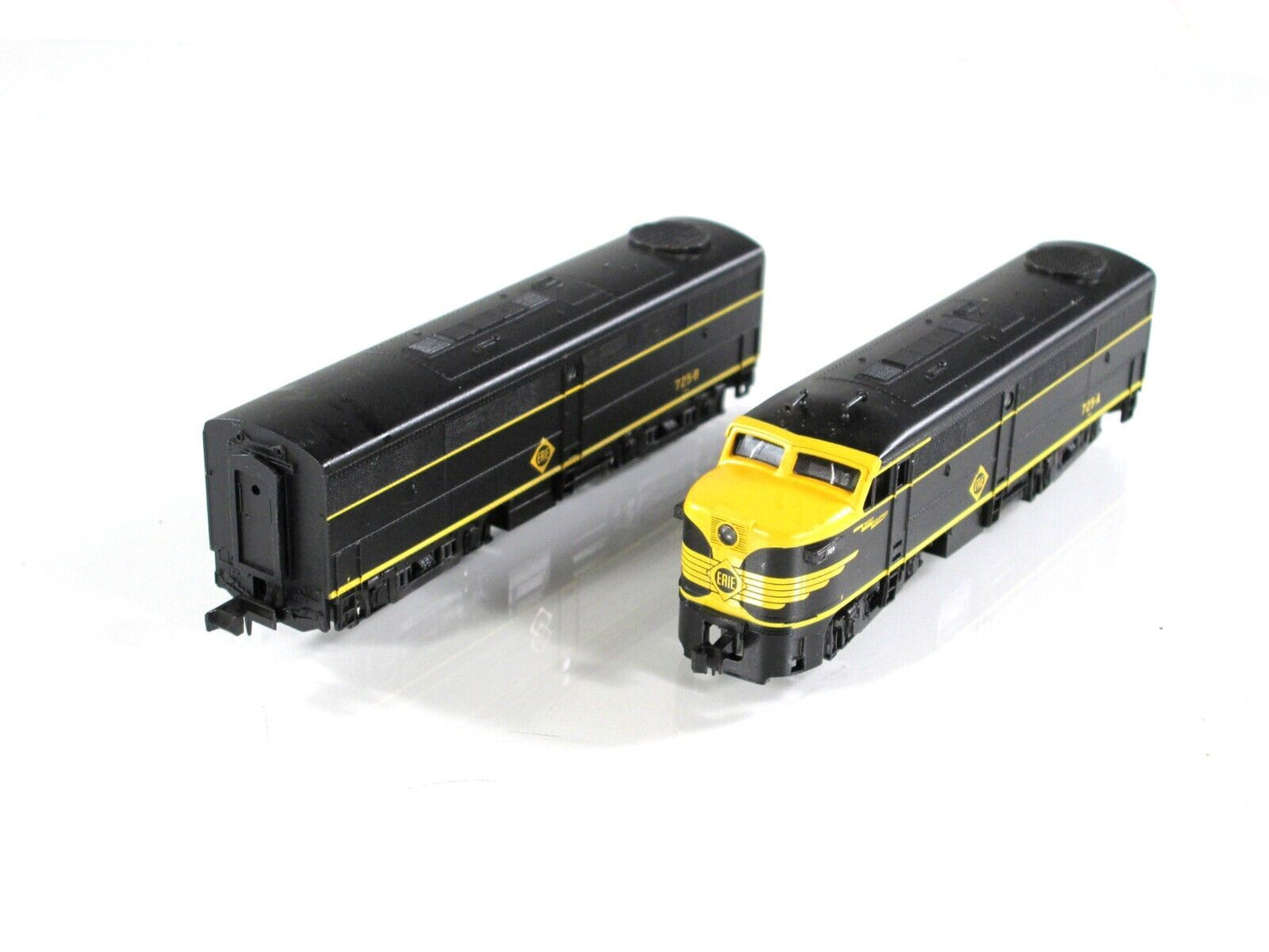 N Scale **ERIE** FA1 FB1 Diesel Locomotive Pair #725 - Life-Like 7415, Runs Well