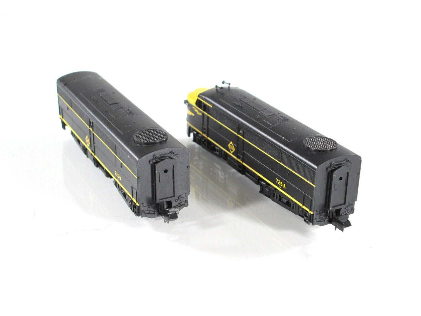 N Scale **ERIE** FA1 FB1 Diesel Locomotive Pair #725 - Life-Like 7415, Runs Well