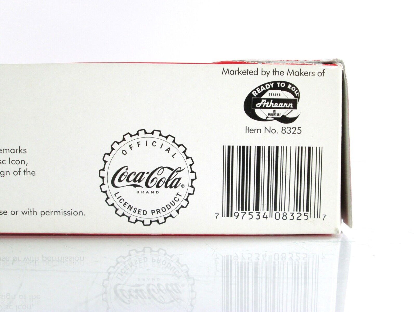 HO Scale ***COCA-COLA*** Bottling 40' Steel Reefer Car, CCCX 2426 - Athearn 8325