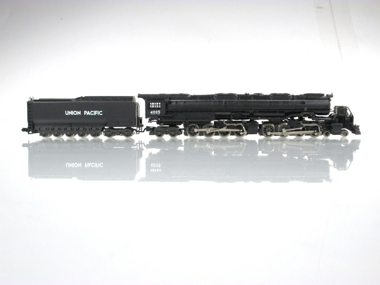 N Scale **UNION PACIFIC** 4-8-8-4 BIG BOY Locomotive & Tender #4005 -- Rivarossi