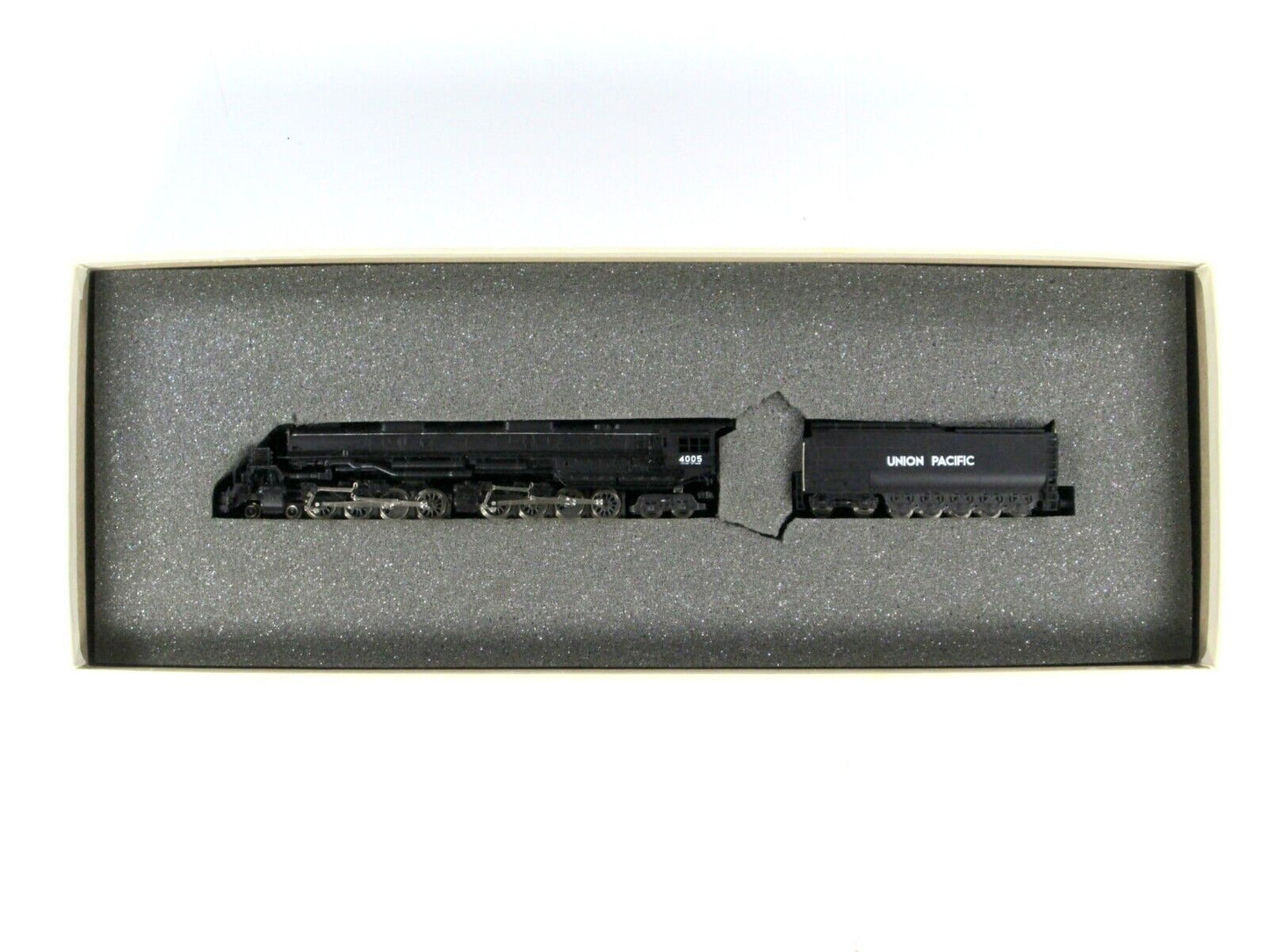 N Scale **UNION PACIFIC** 4-8-8-4 BIG BOY Locomotive & Tender #4005 -- Rivarossi