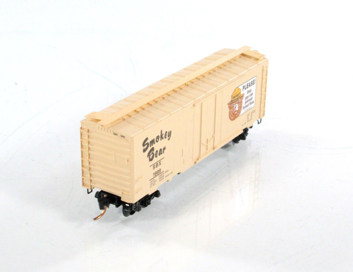 N Scale ***SMOKEY BEAR*** Fire Prevention Box Car, SBX 1999 - Micro Trains 21260