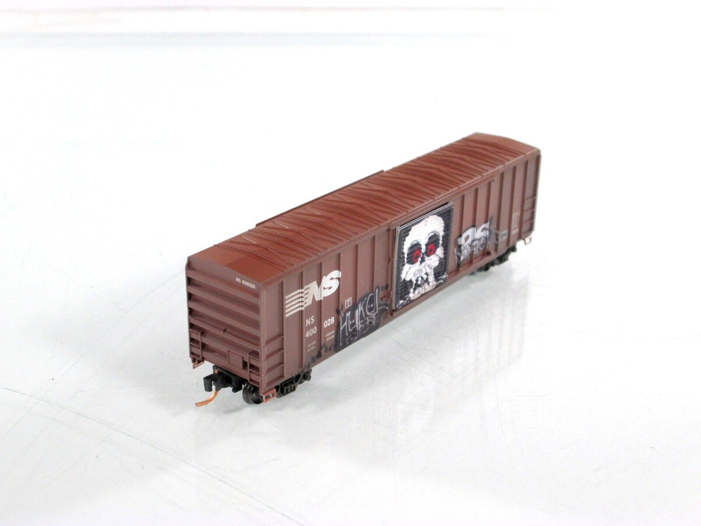N Scale **NORFOLK SOUTHERN *HALLOWEEN** Graffiti Box Car - Micro Trains 02544730