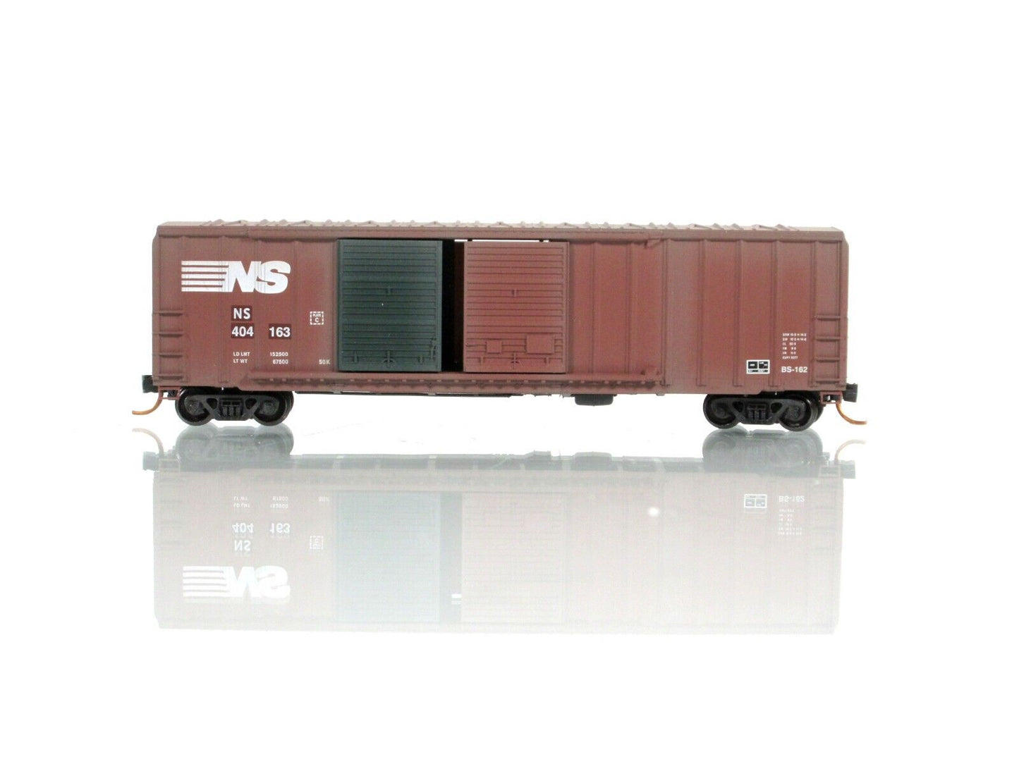 N Scale **NORFOLK SOUTHERN *HALLOWEEN** Graffiti Box Car - Micro Trains 03050220