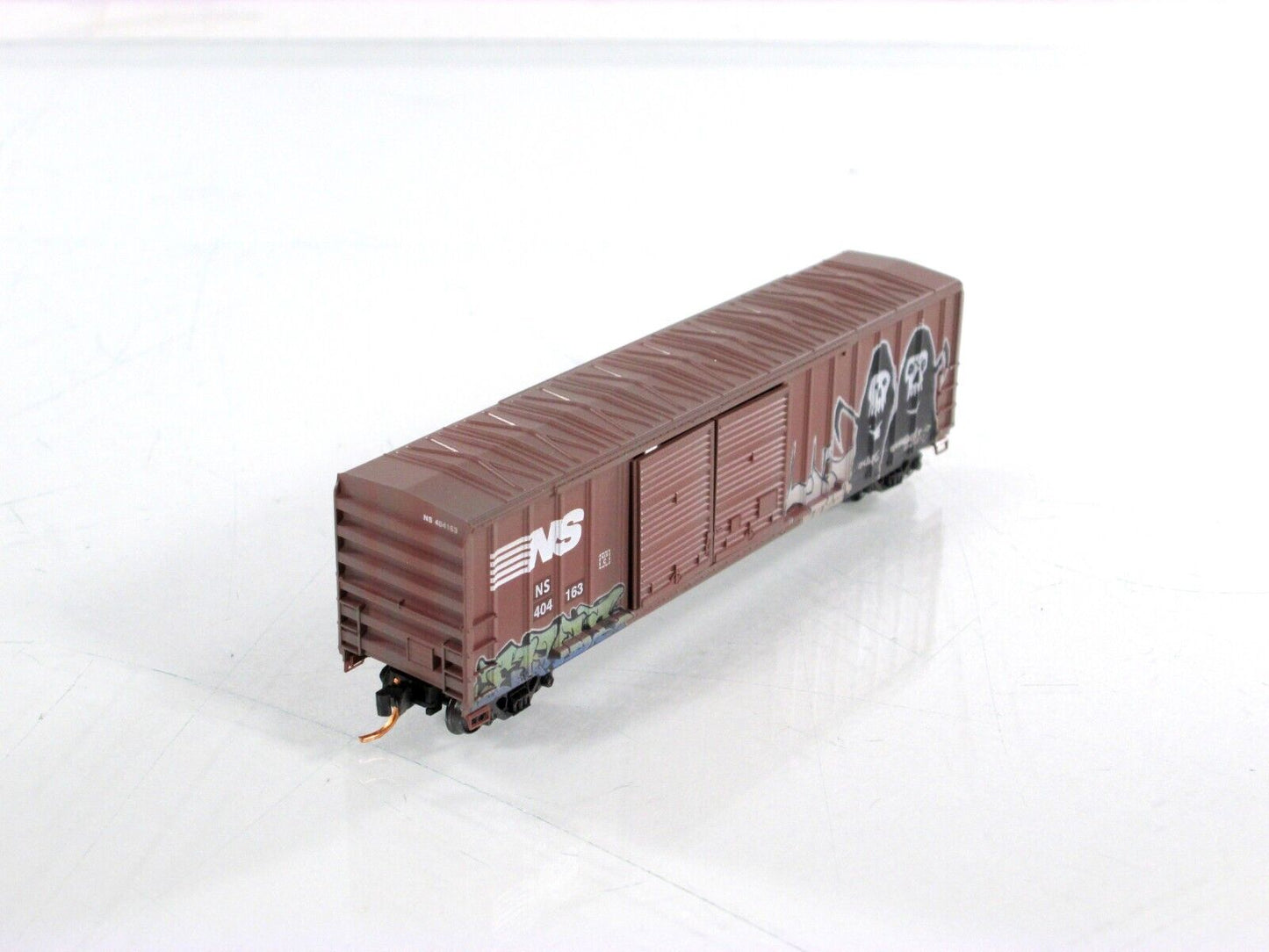 N Scale **NORFOLK SOUTHERN *HALLOWEEN** Graffiti Box Car - Micro Trains 03050220