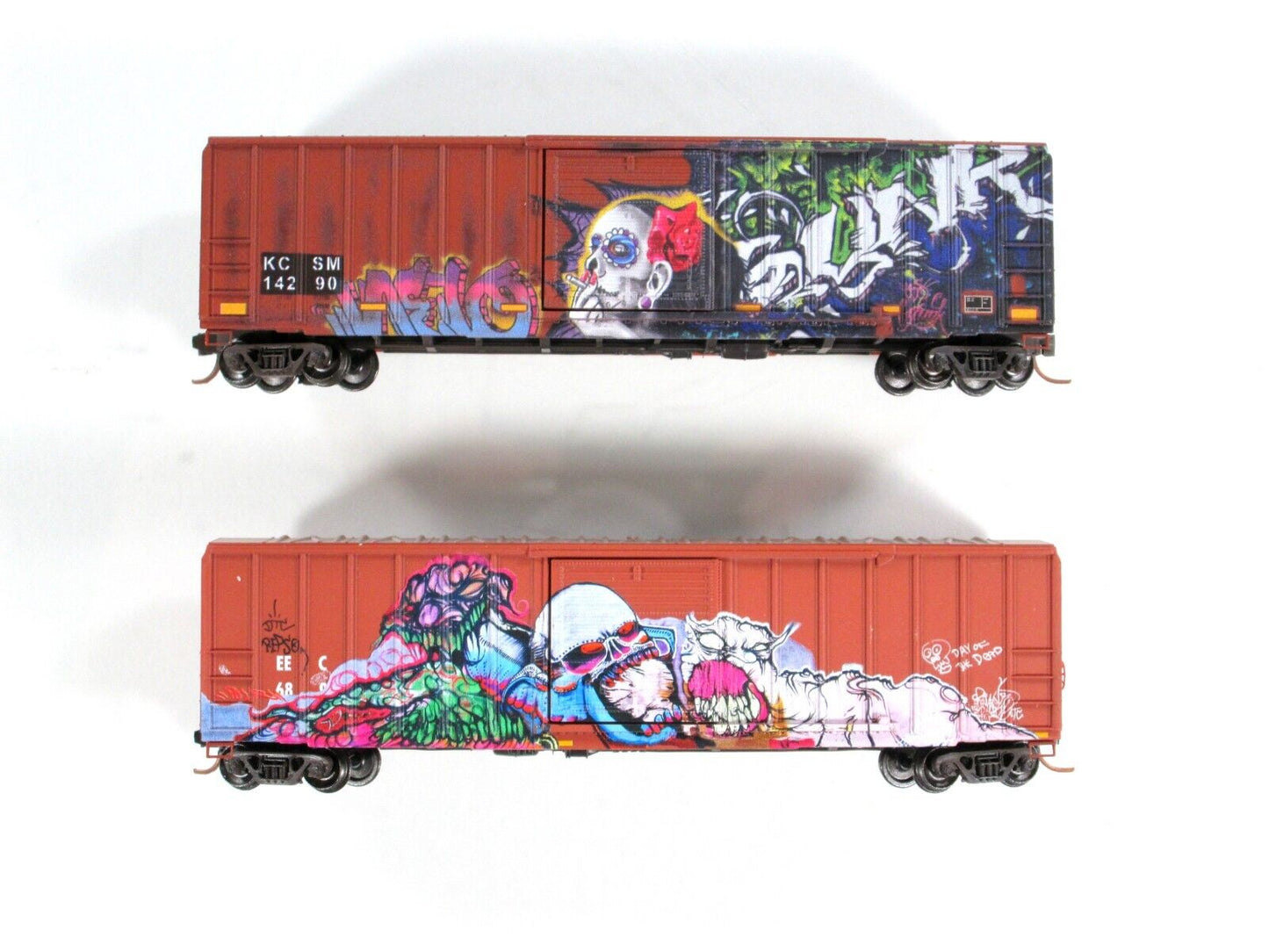 N Scale ***DAY of the DEAD*** HALLOWEEN Graffiti Box Cars, Micro Trains 99305470