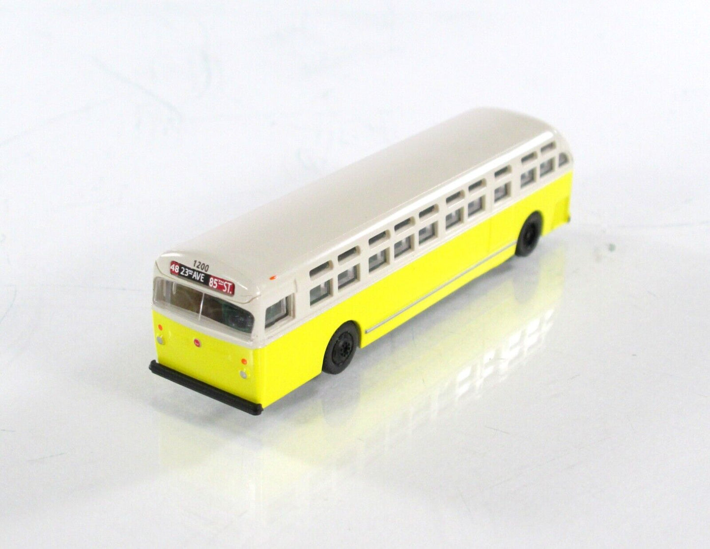 N Scale ***SEATTLE TRANSIT SYSTEM*** Motor Coach #1200 - WHEELS of TIME 90181
