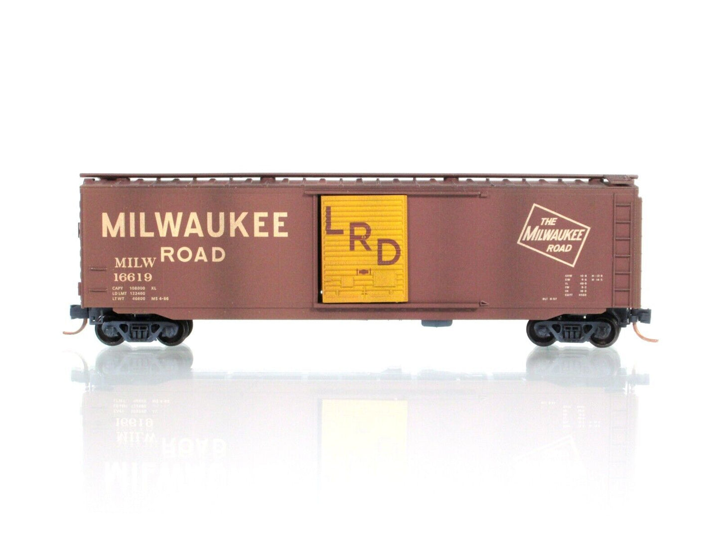 N Scale ***MILWAUKEE ROAD*** Weathered 50' Box Car #16619 -Micro Trains 03144380