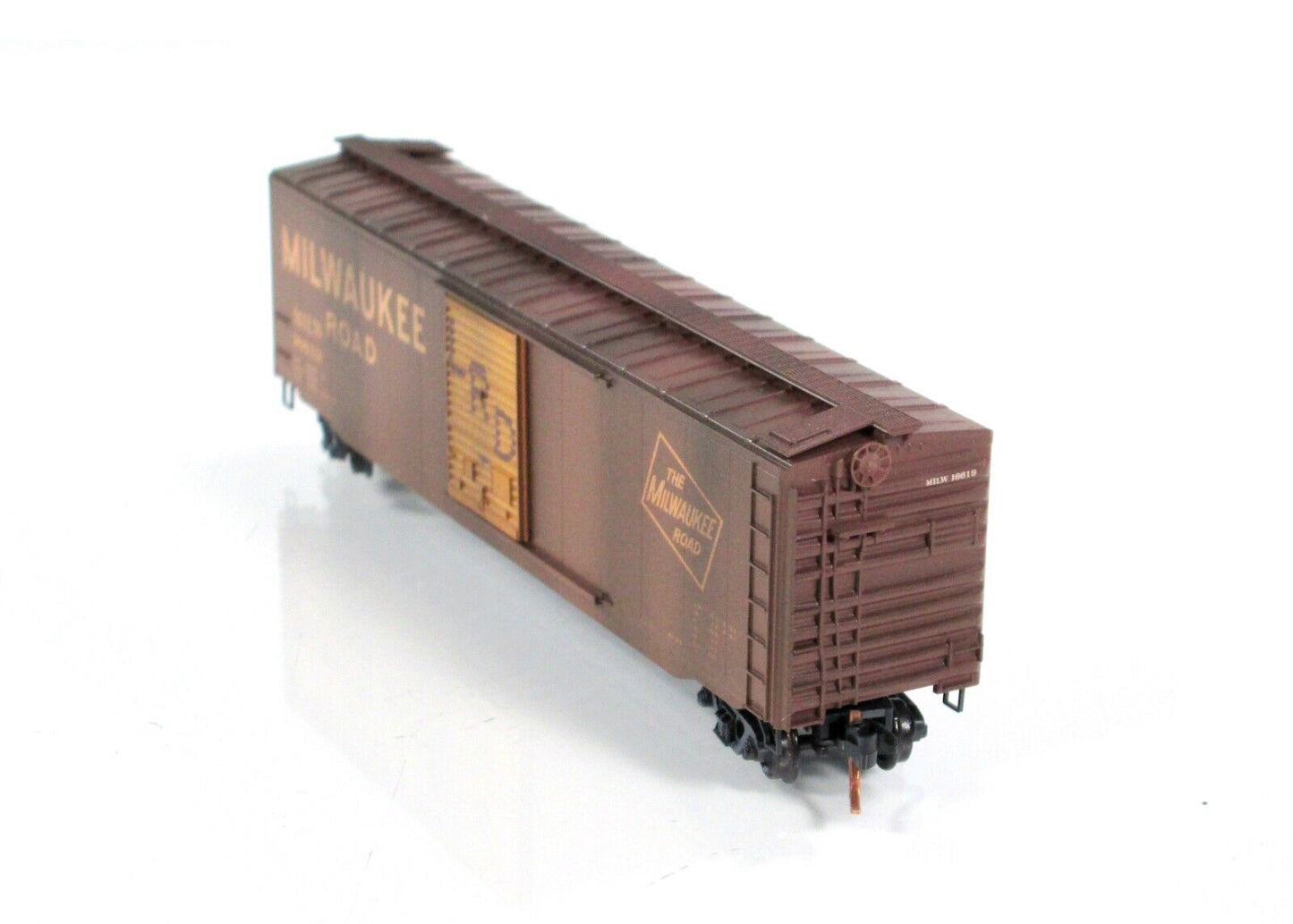 N Scale ***MILWAUKEE ROAD*** Weathered 50' Box Car #16619 -Micro Trains 03144380
