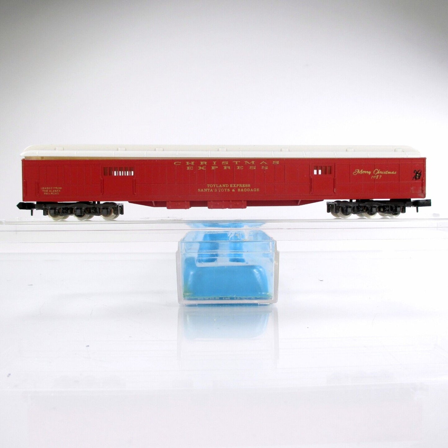 N Scale **CHRISTMAS 1987** Toyland Express Baggage Passenger Car, Con-Cor 008702