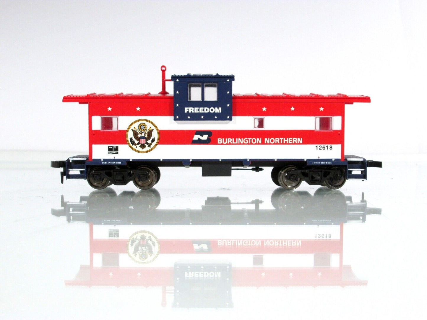 HO Scale **BURLINGTON NORTHERN** **FREEDOM** EV Caboose - BN 12618 -- Atlas 1913