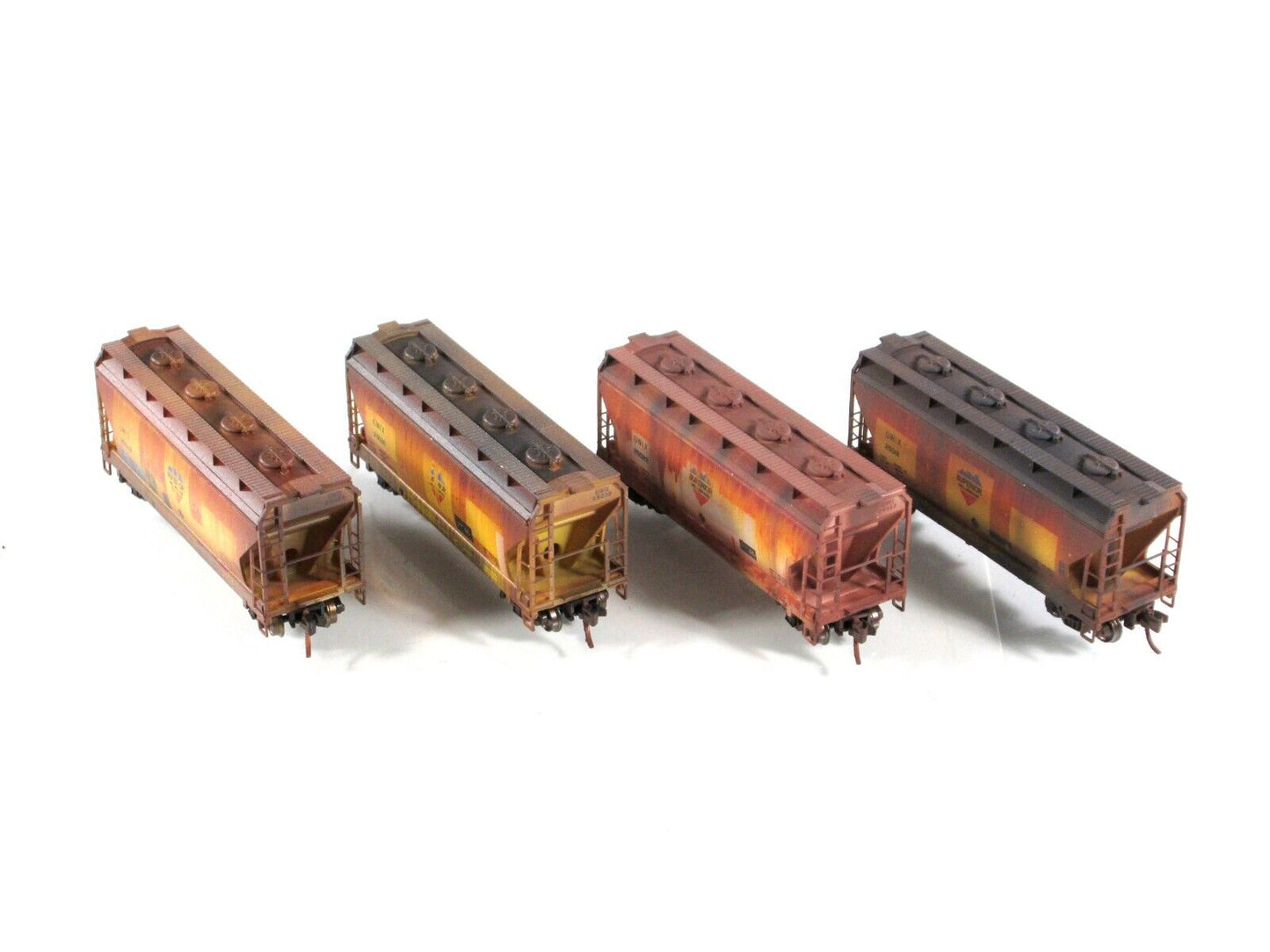 N Scale **SUPERIOR WELL SERVICES** Weathered Hopper Pack - Micro Trains 99305200