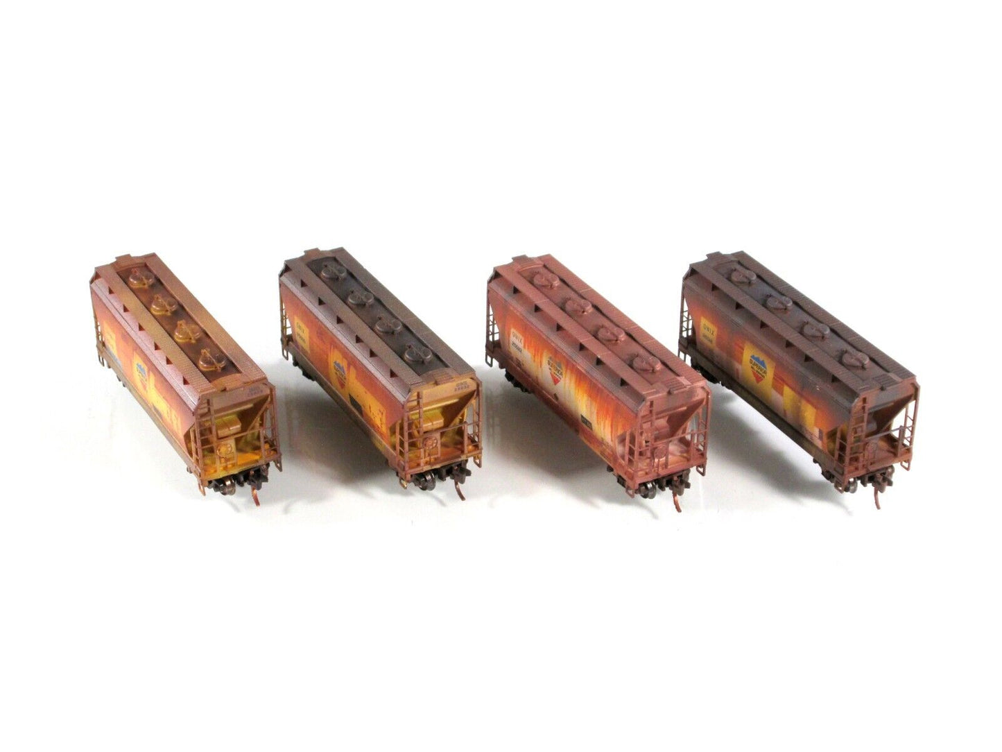 N Scale **SUPERIOR WELL SERVICES** Weathered Hopper Pack - Micro Trains 99305200