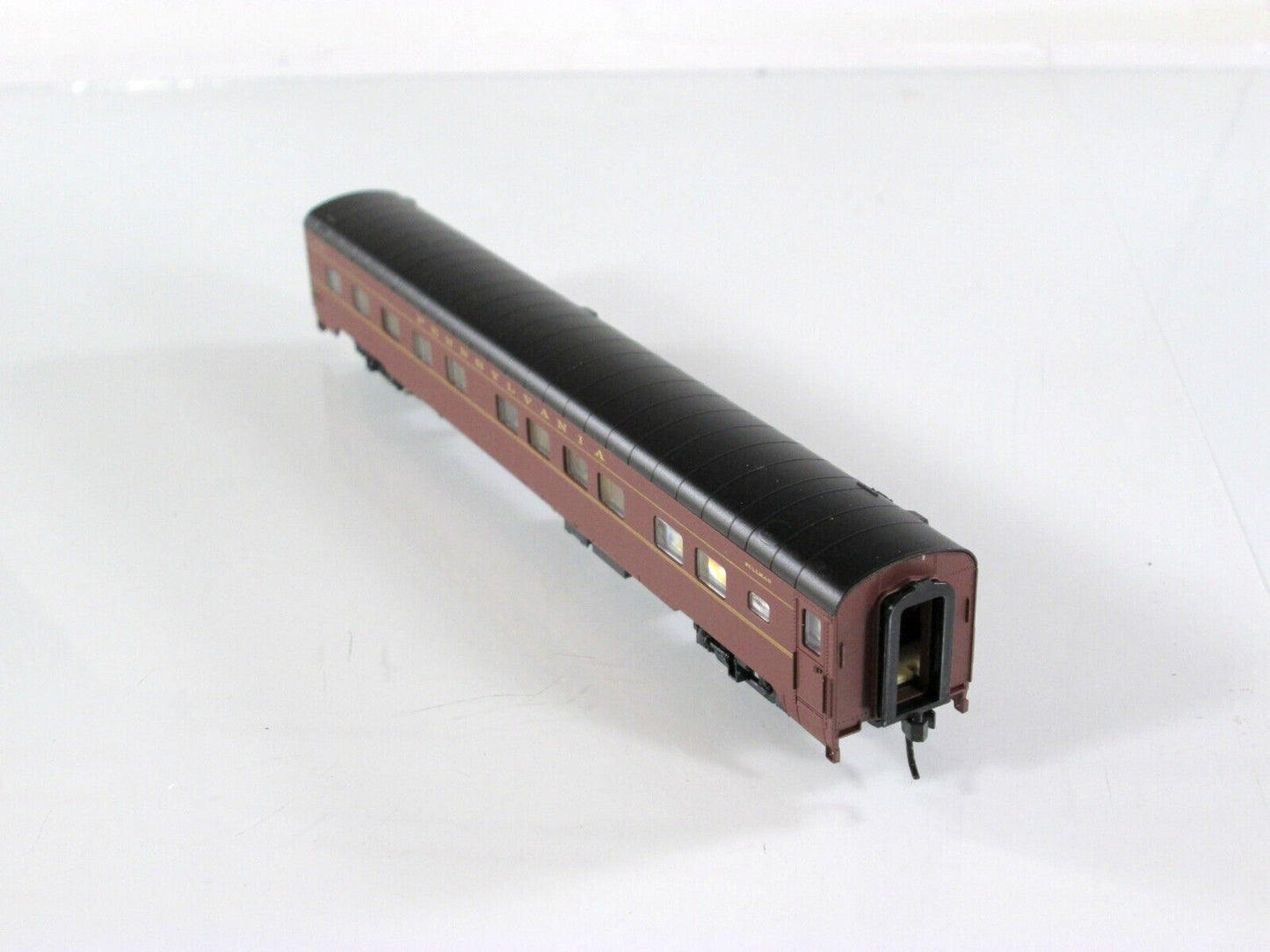 N Scale PENNSYLVANIA Lighted 10-6 Sleeper Passenger Car ----- Walthers 932-55037