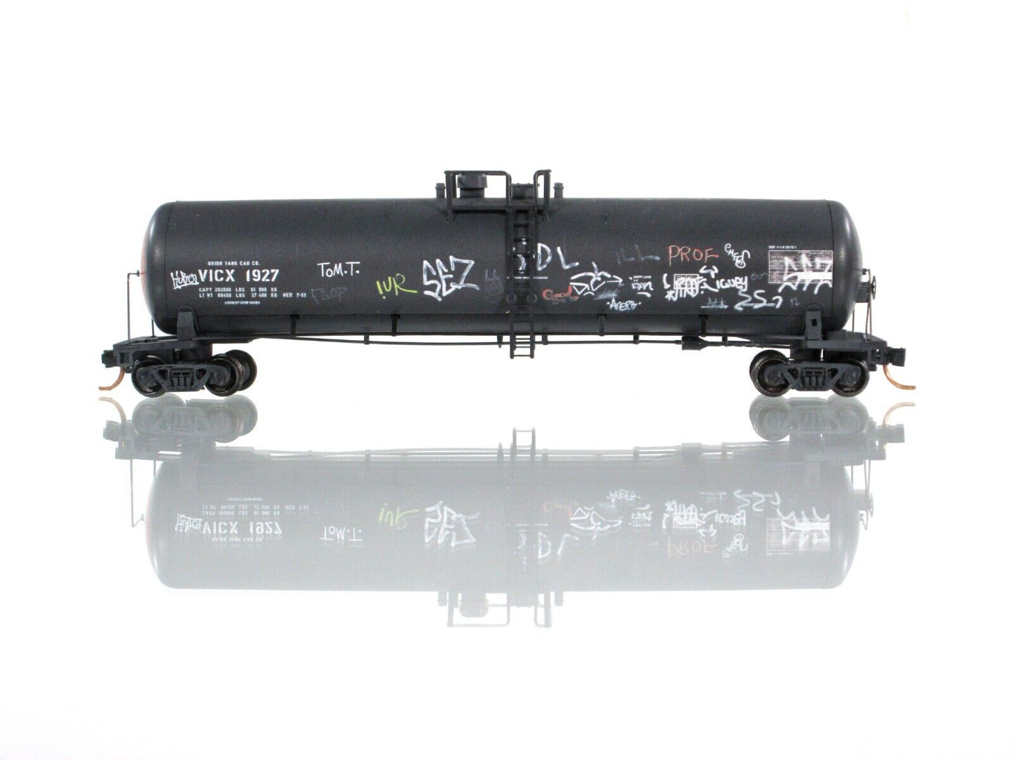 N Scale **UNION** Weathered & Graffiti Tank Car -Micro Trains 11044390