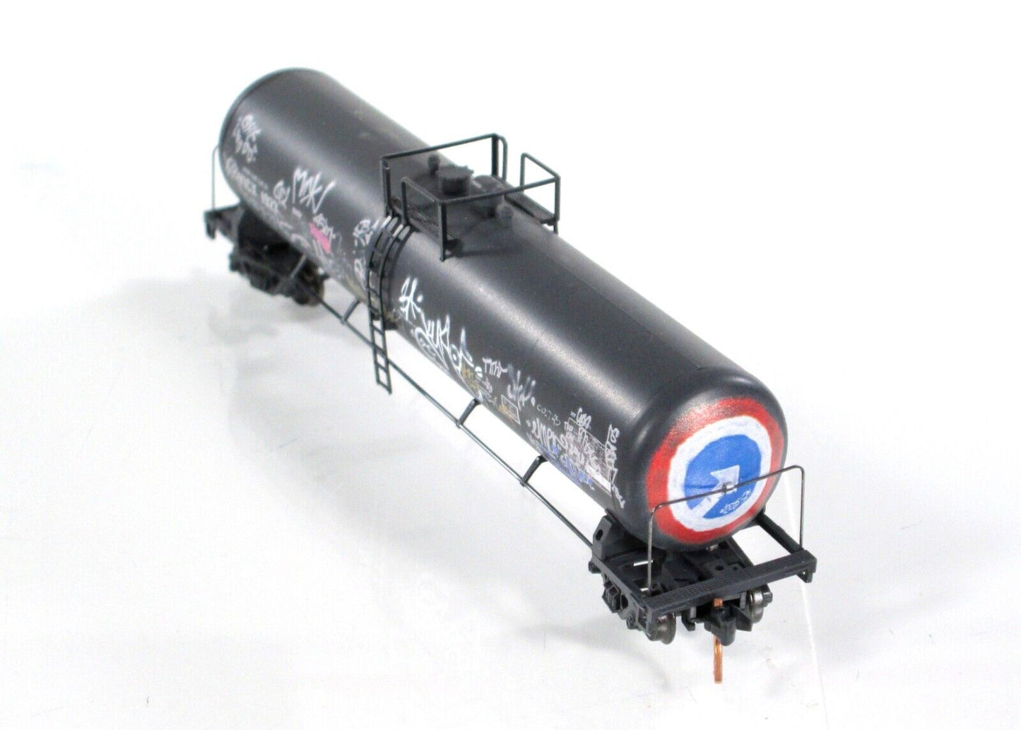N Scale **UNION** Weathered & Graffiti Tank Car -Micro Trains 11044390