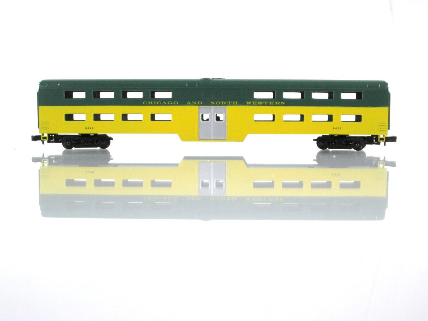 N Scale CHICAGO & NORTH WESTERN Bi-Level Commuter Coach, CNW #6422, Con-Cor 4401