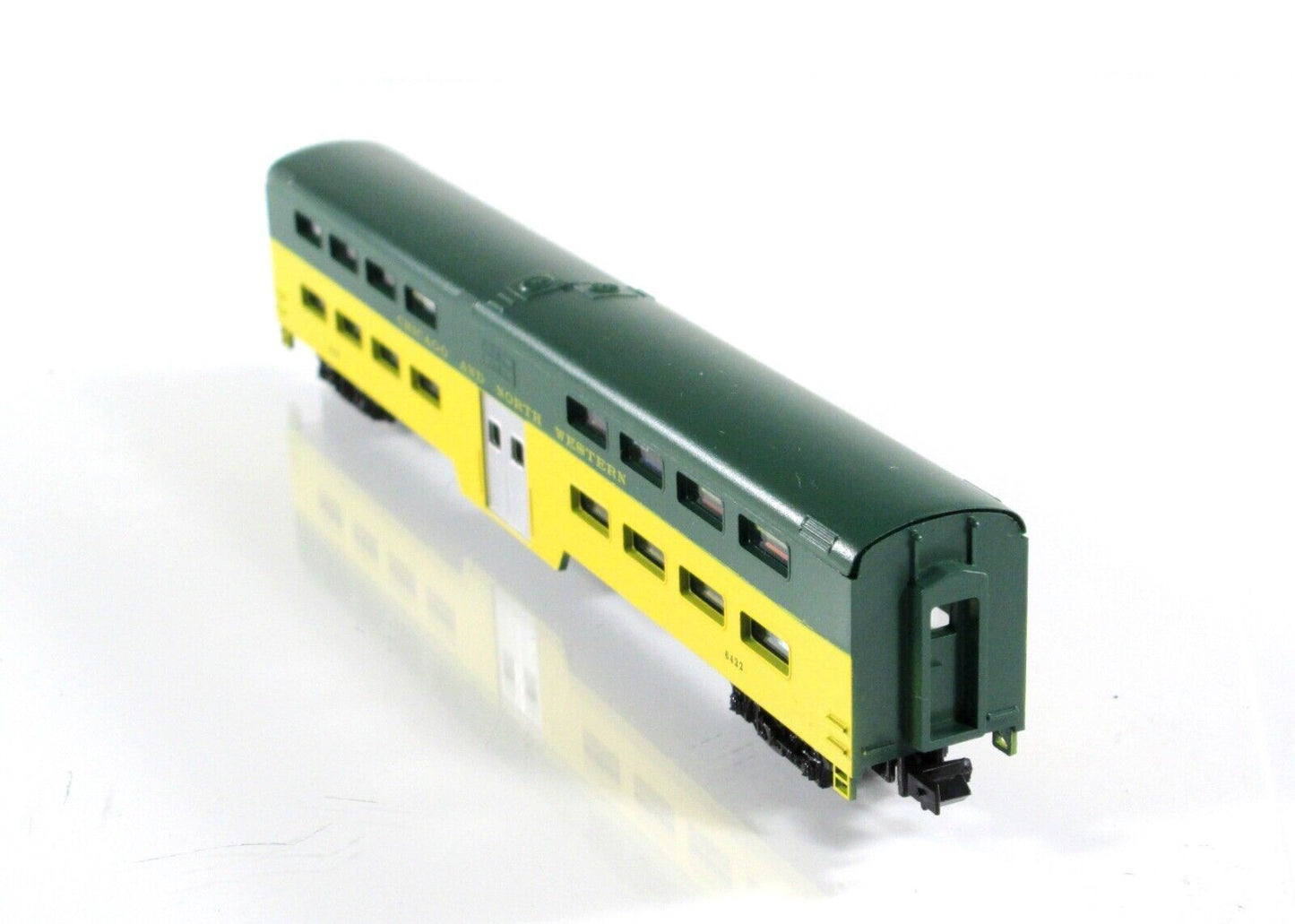 N Scale CHICAGO & NORTH WESTERN Bi-Level Commuter Coach, CNW #6422, Con-Cor 4401