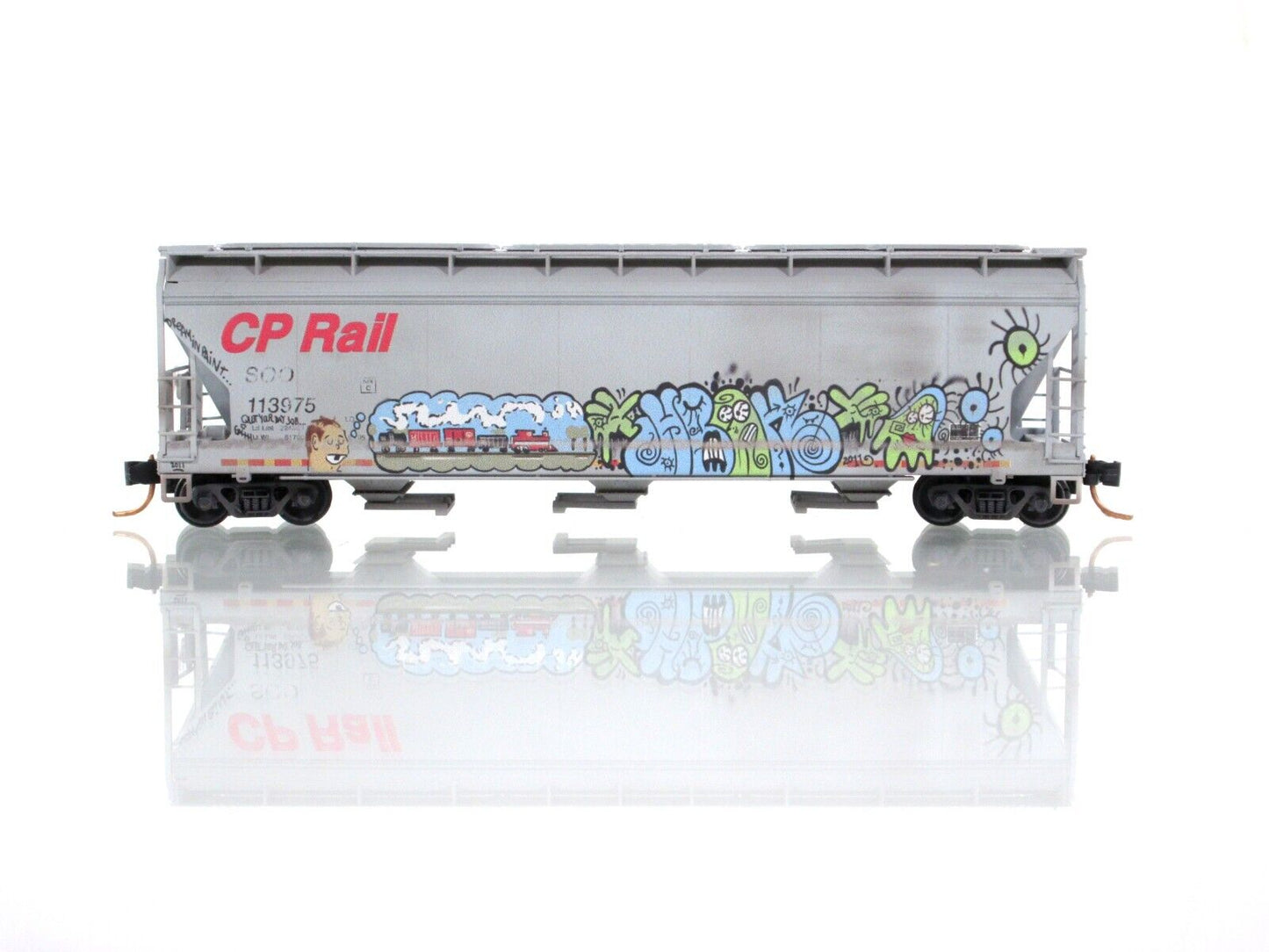 N Scale **CP RAIL**  Weathered & Graffiti Hopper #113975 - Micro Trains 09444093