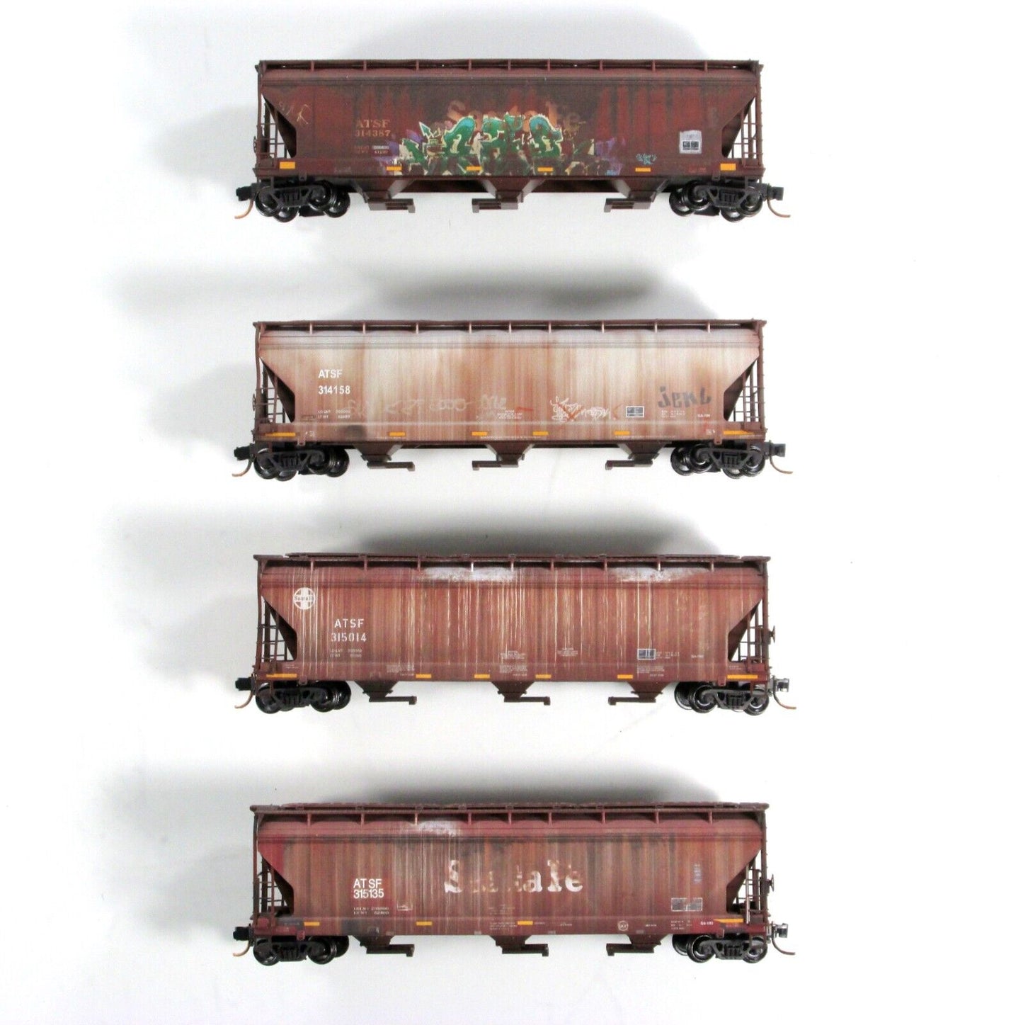 N Scale **SANTA FE** Weathered & Graffiti Hopper 4-Pack -- Micro Trains 99305550