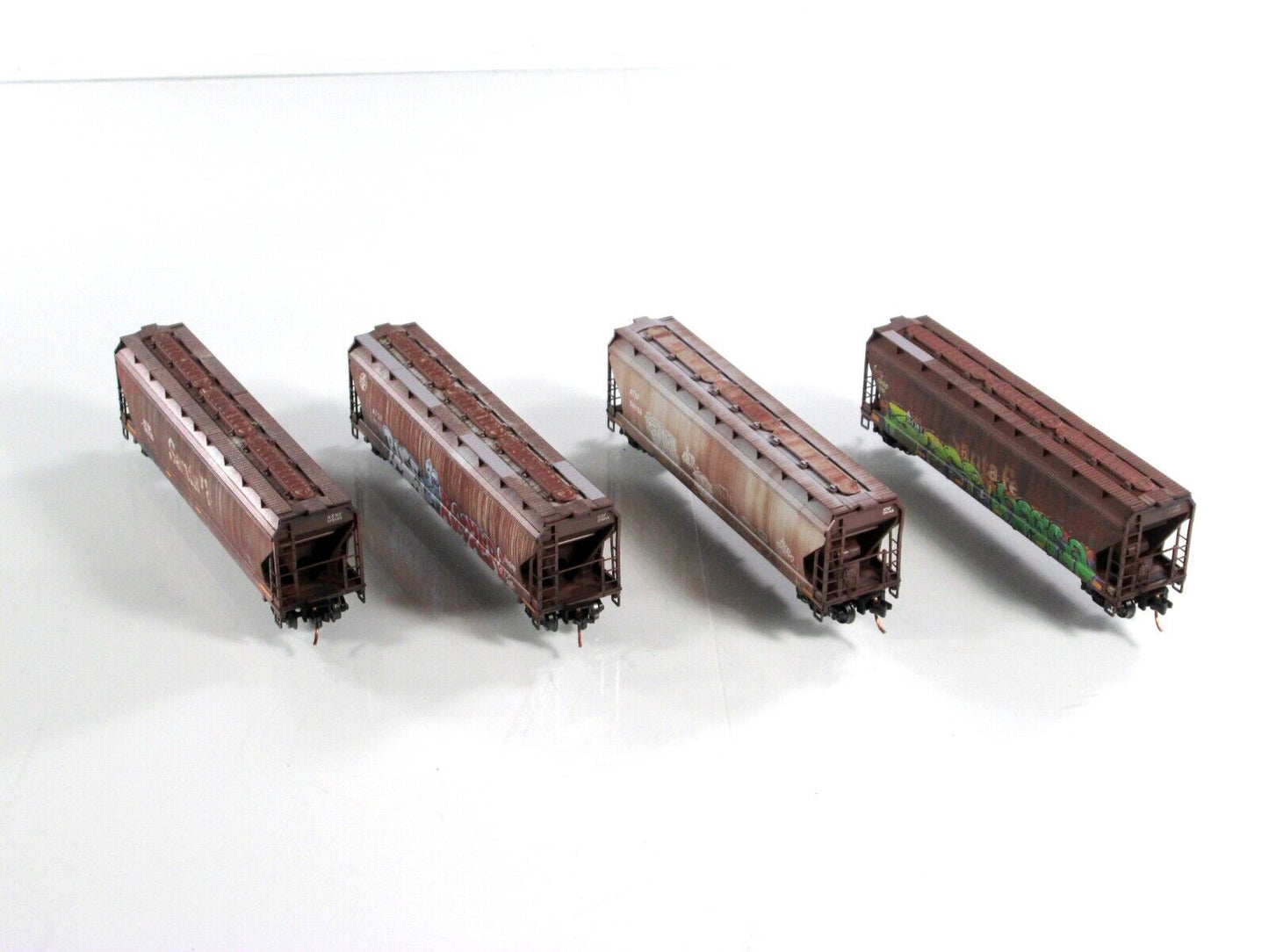 N Scale **SANTA FE** Weathered & Graffiti Hopper 4-Pack -- Micro Trains 99305550