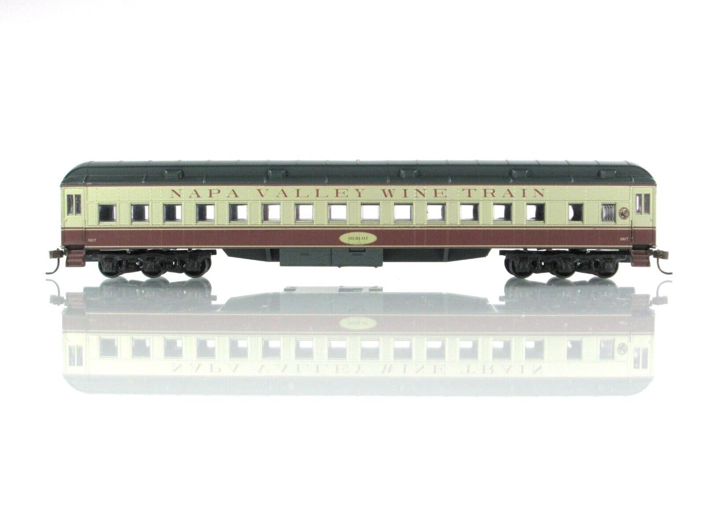 HO Scale ***NAPA VALLEY*** Passenger Coach "Merlot", NVRR 1017 ---- Athearn 8503