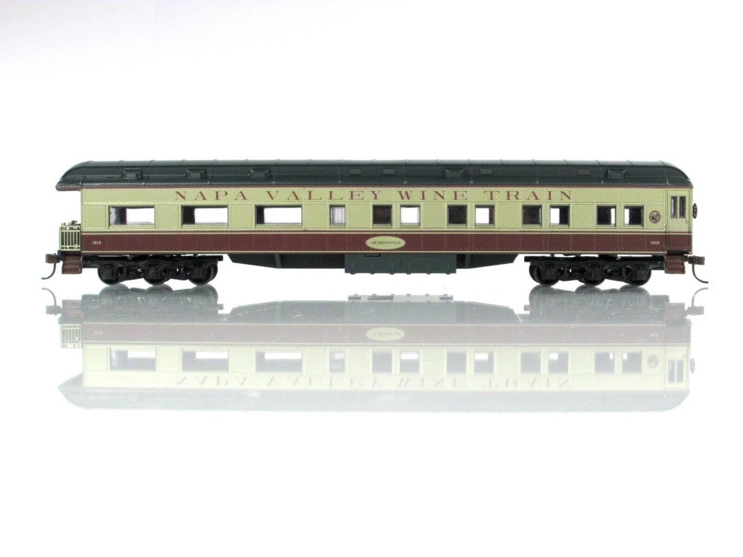 HO Scale ***NAPA VALLEY*** Observation "Chardonnay", NVRR 1018 ---- Athearn 8505