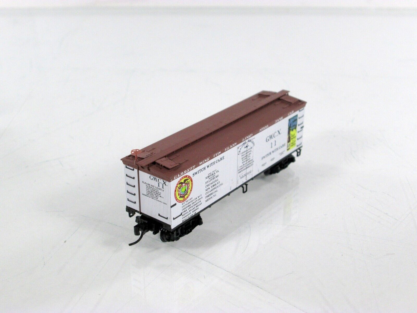 N Scale **GARRET WINE CO.** Ice Reefer (Grape to Glass) -- Micro Trains 05800596