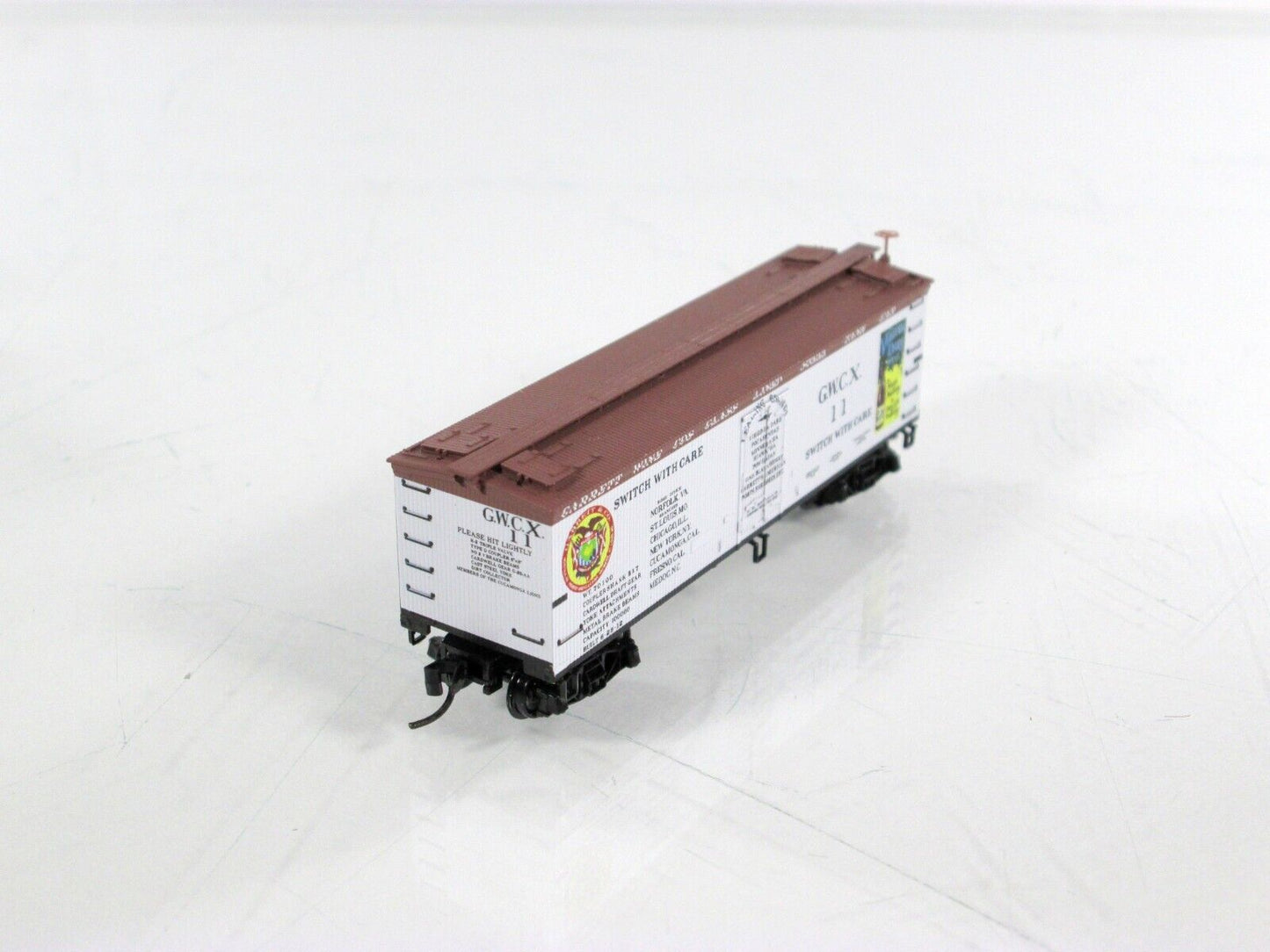 N Scale **GARRET WINE CO.** Ice Reefer (Grape to Glass) -- Micro Trains 05800596
