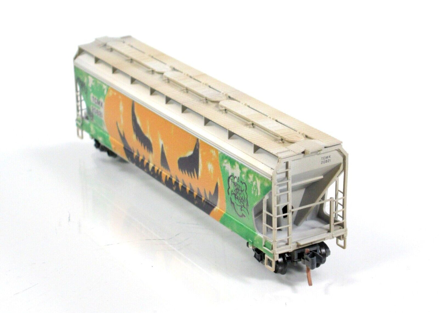 N Scale **HALLOWEEN PUMPKIN** Graffiti Hopper, TCMX 20821, Micro Trains 09444320