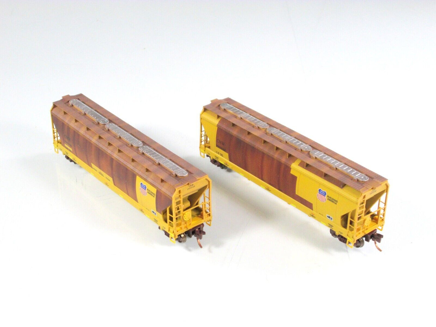 N Scale **CNW / UP** Weathered Covered Hopper 2-Pack Set --Micro Trains 09444410