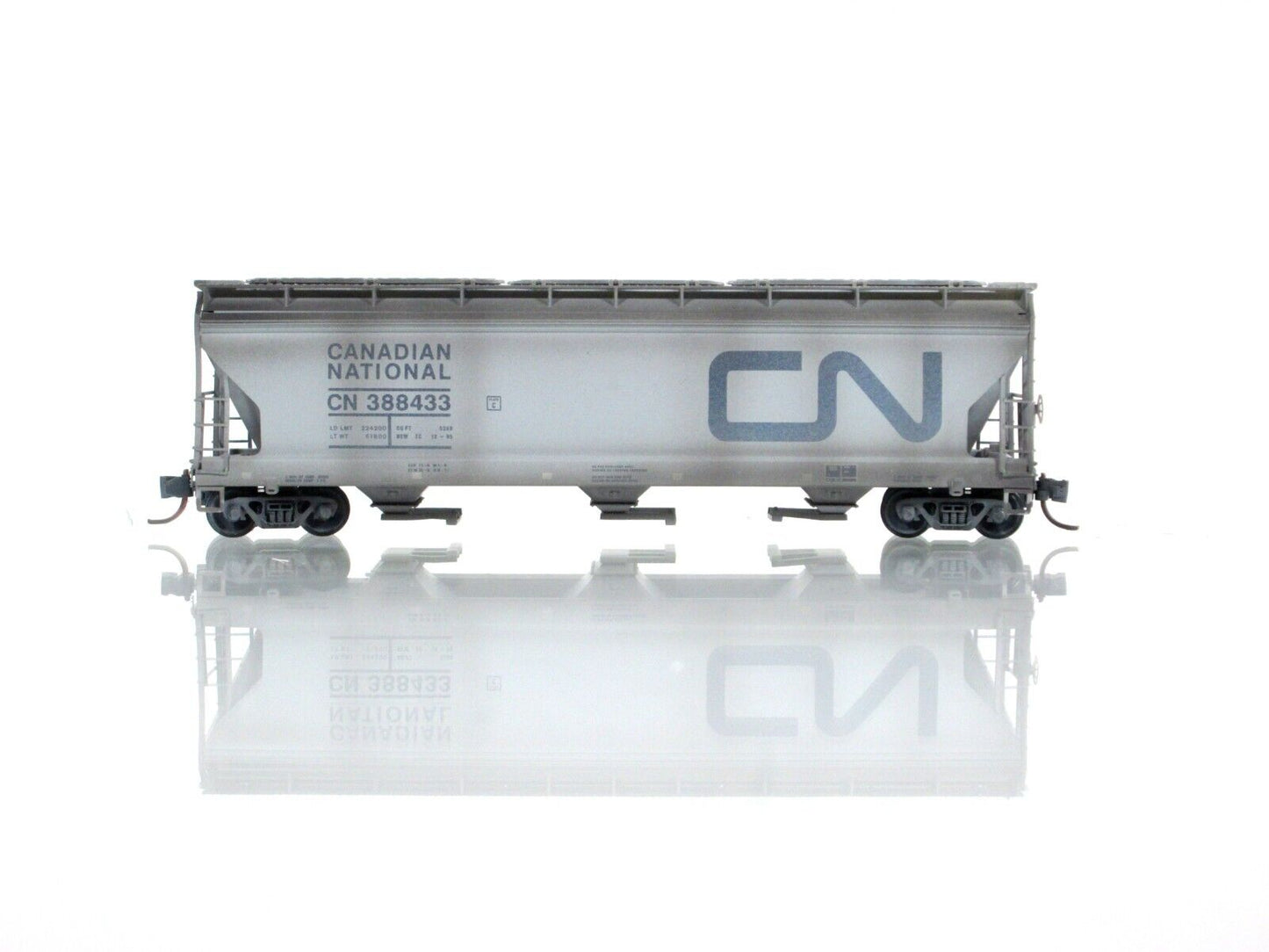 N Scale ***CANADIAN NATIONAL*** Weathered Hopper #388531 --Micro Trains 09444230