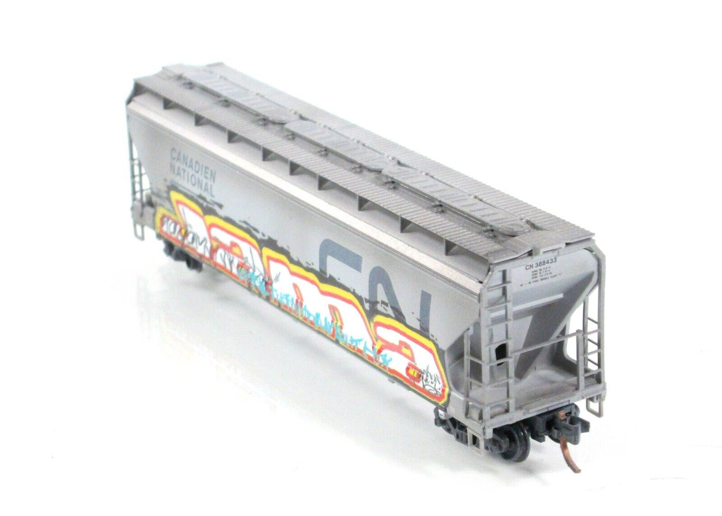N Scale ***CANADIAN NATIONAL*** Weathered Hopper #388531 --Micro Trains 09444230