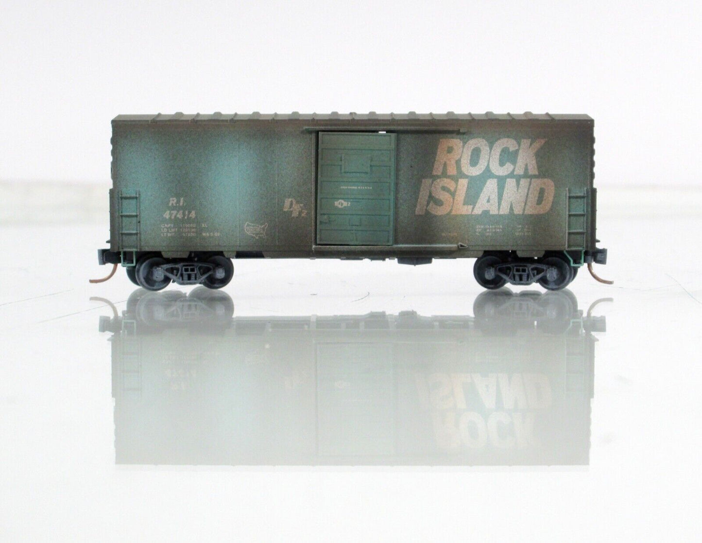 N Scale ***ROCK ISLAND*** Weathered 40' Box Car #47414 --  Micro Trains 02444270