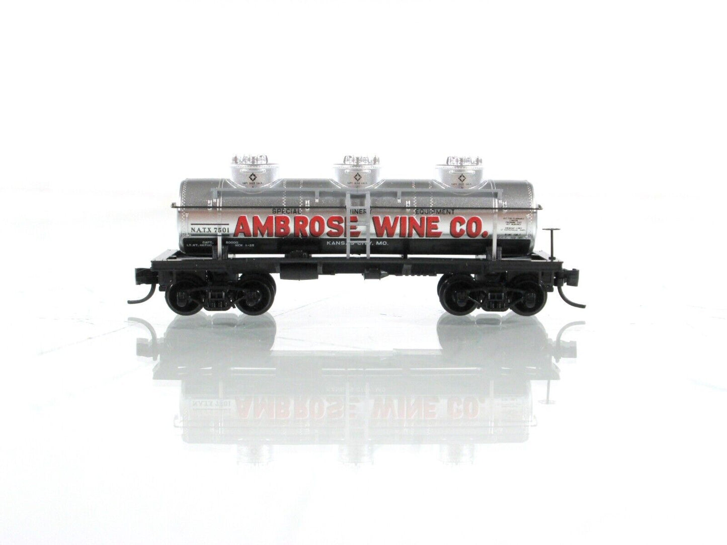 N Scale **AMBROSE WINE CO** 3-Dome Tank (Grape to Glass) - Micro Trains 06600120