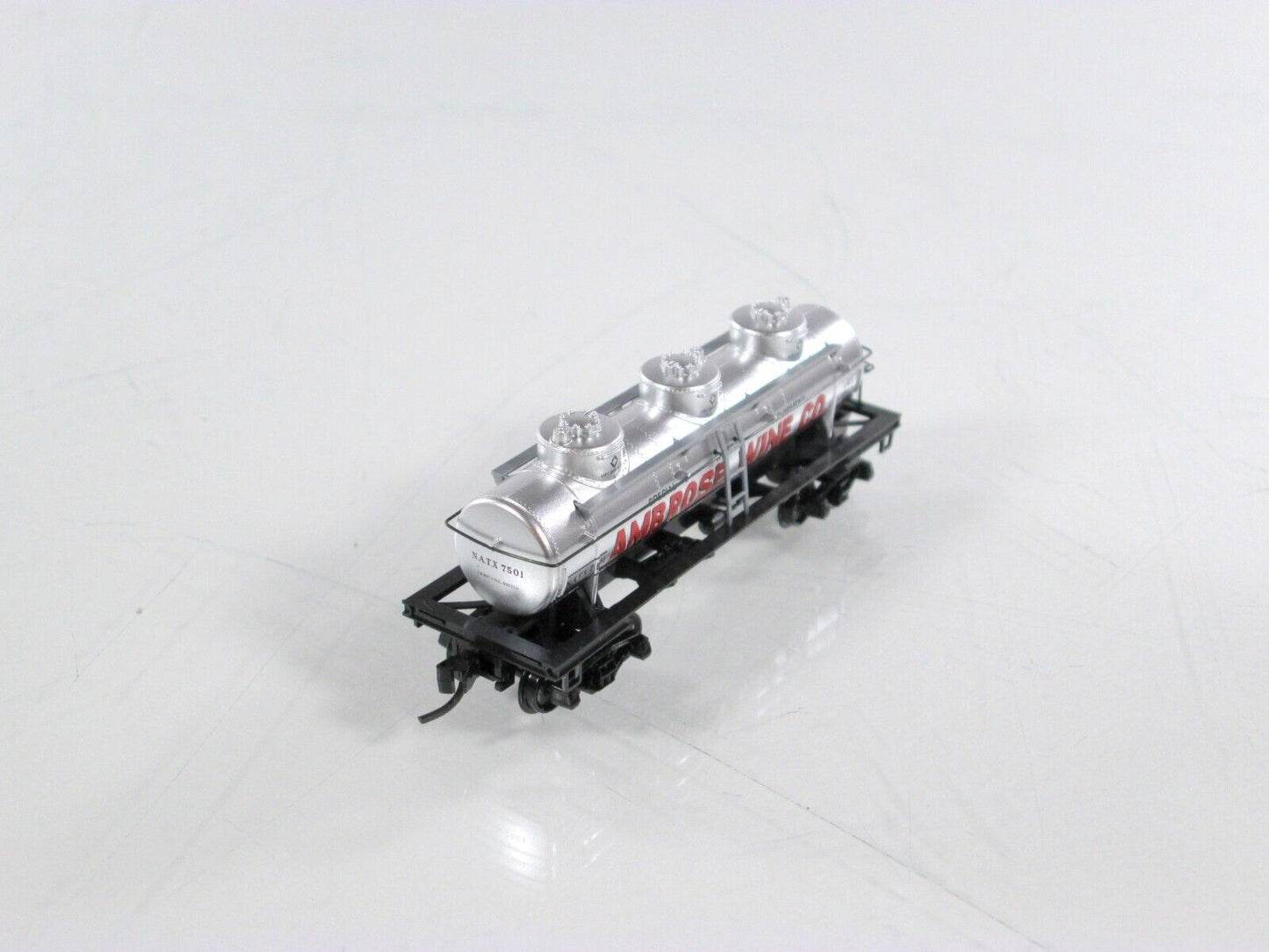 N Scale **AMBROSE WINE CO** 3-Dome Tank (Grape to Glass) - Micro Trains 06600120