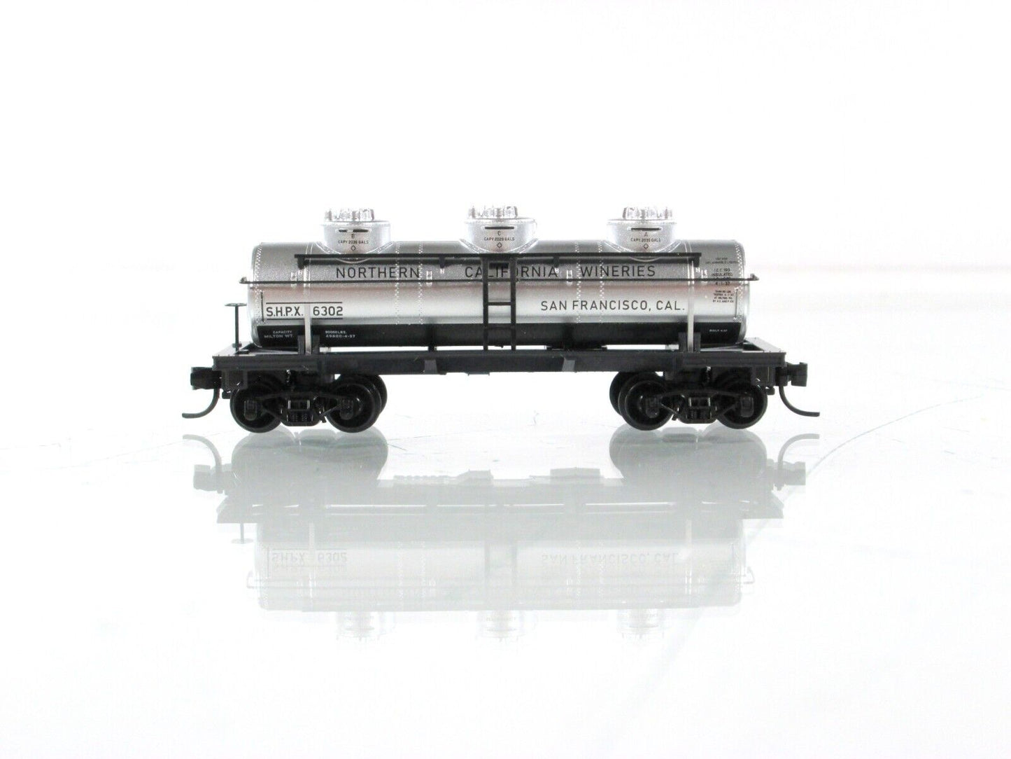 N Scale *NORTHERN CA WINERIES* 3-Dome Tank (Grape-Glass) - Micro Trains 06600150