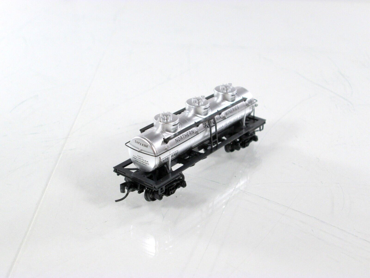 N Scale *NORTHERN CA WINERIES* 3-Dome Tank (Grape-Glass) - Micro Trains 06600150