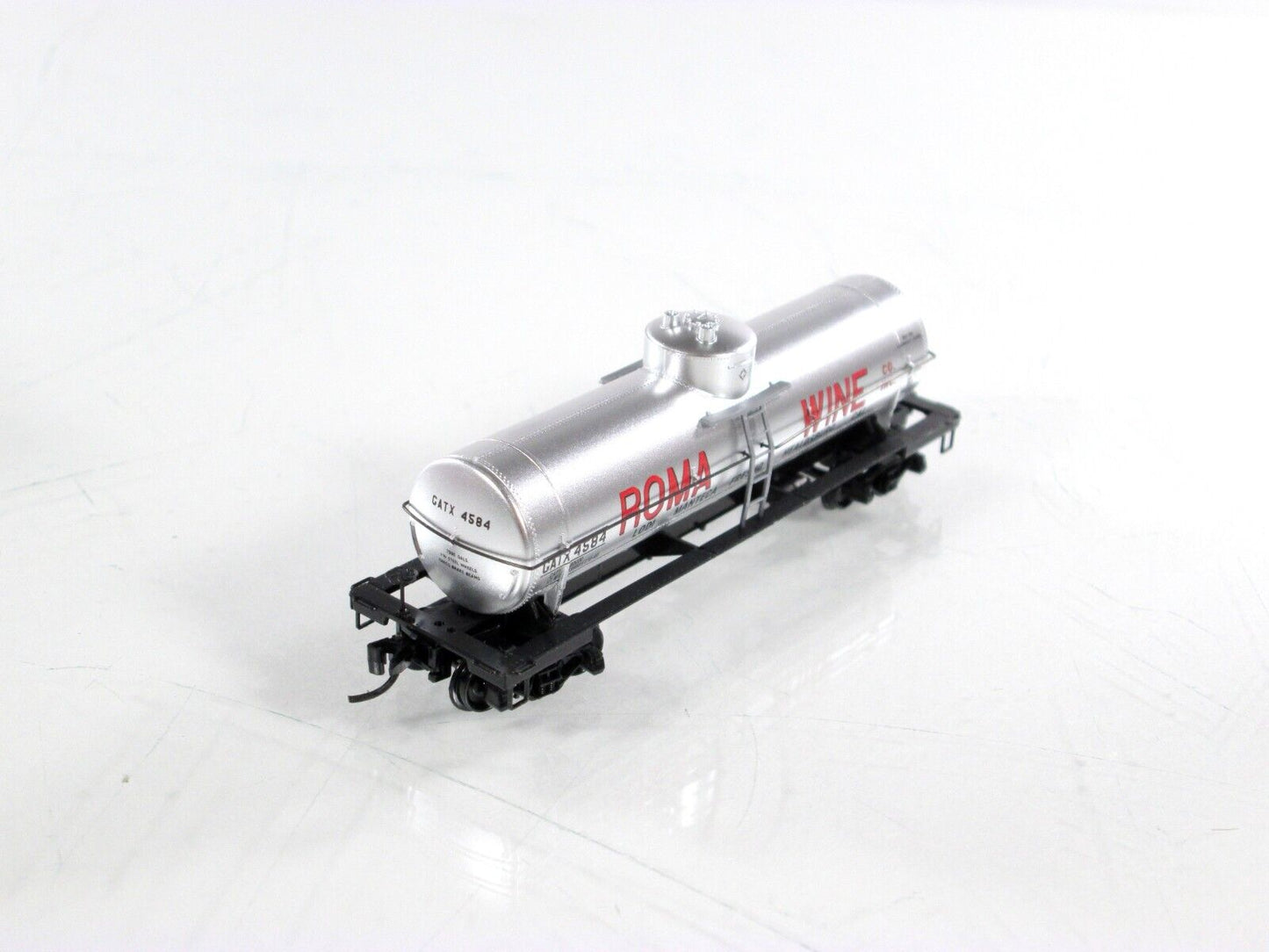 N Scale ***ROMA WINE CO.*** Tank Car (Grape to Glass) ---- Micro Trains 06500036