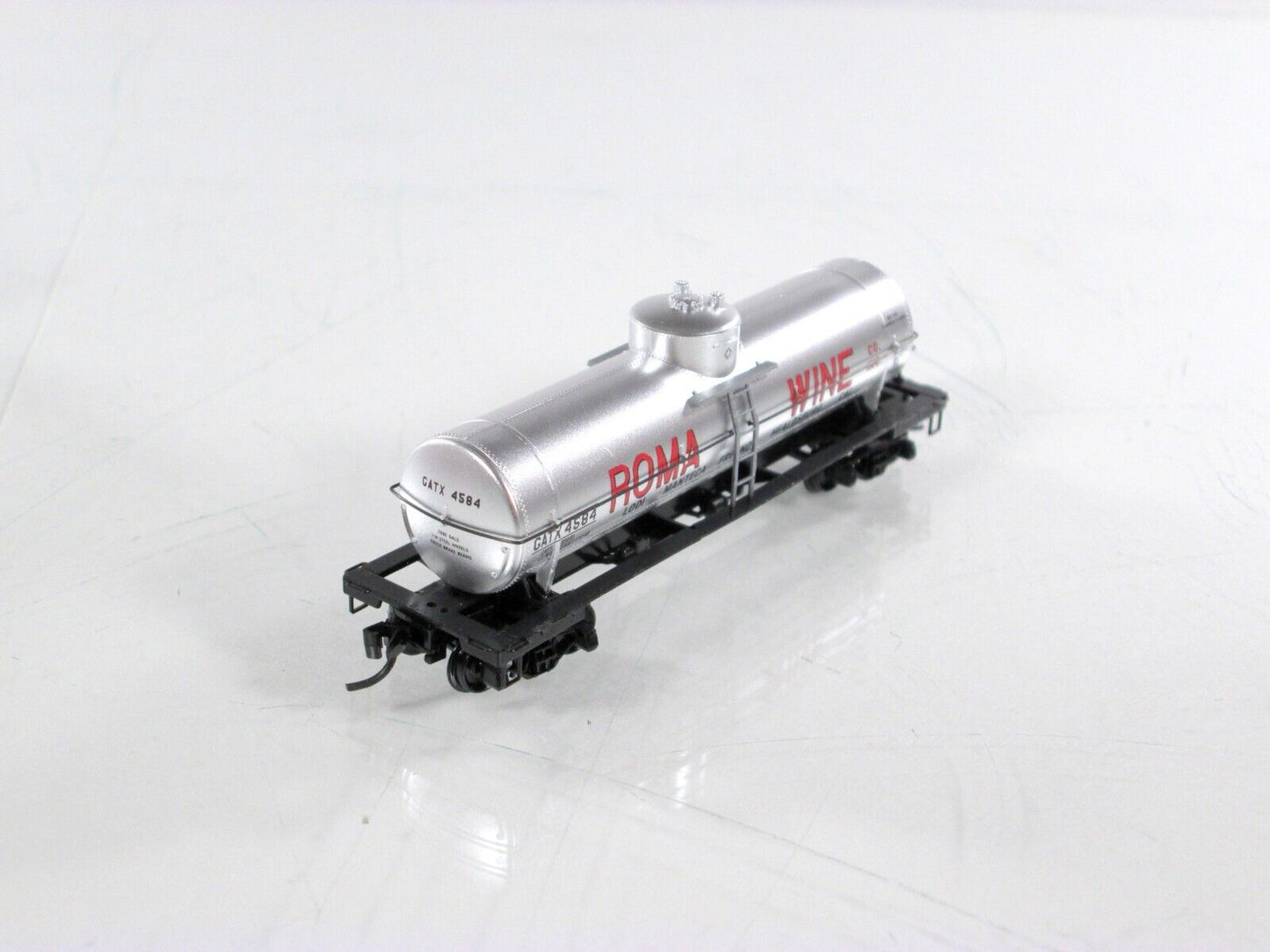 N Scale ***ROMA WINE CO.*** Tank Car (Grape to Glass) ---- Micro Trains 06500036