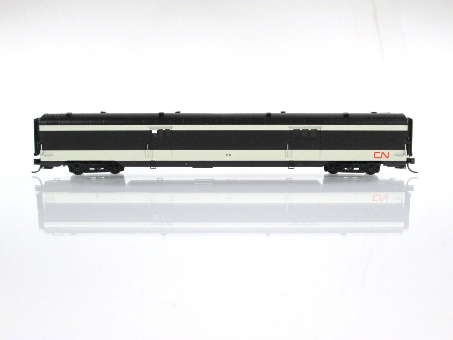 N Scale *CANADIAN NATIONAL* Lighted Baggage Car #9197 - Intermountain, Centralia