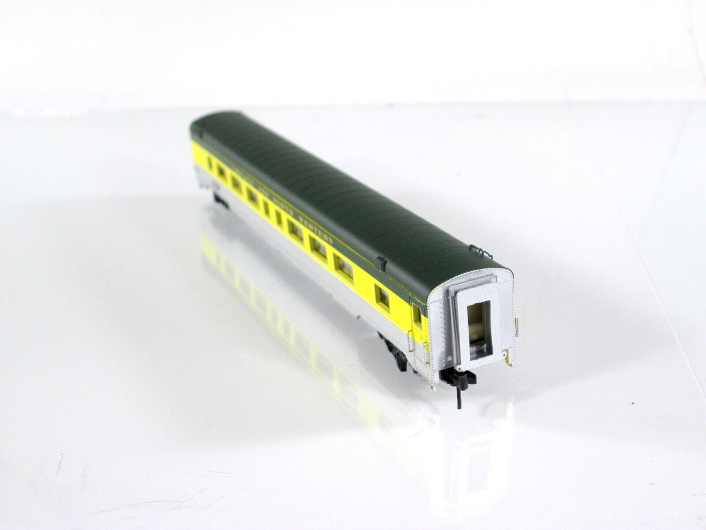 N Scale CHICAGO NORTH WESTERN Lighted Coach -Intermountain, Centralia CCS6902-03