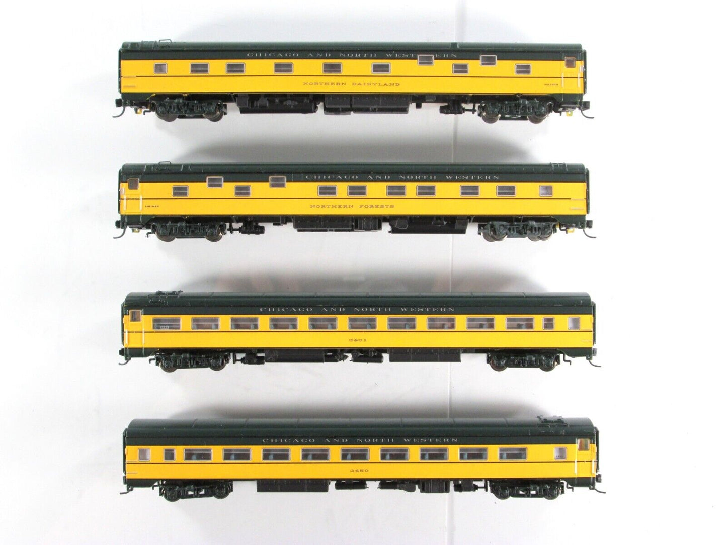 N Scale CHICAGO NORTH WESTERN Passenger Coach, Sleeper 4-Pack Set -Rapido TRAINS