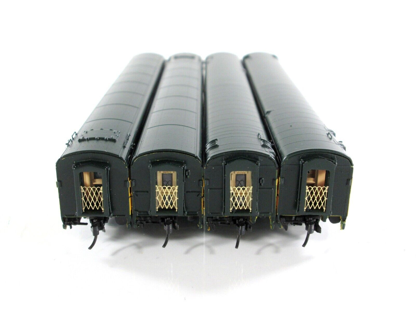 N Scale CHICAGO NORTH WESTERN Passenger Coach, Sleeper 4-Pack Set -Rapido TRAINS