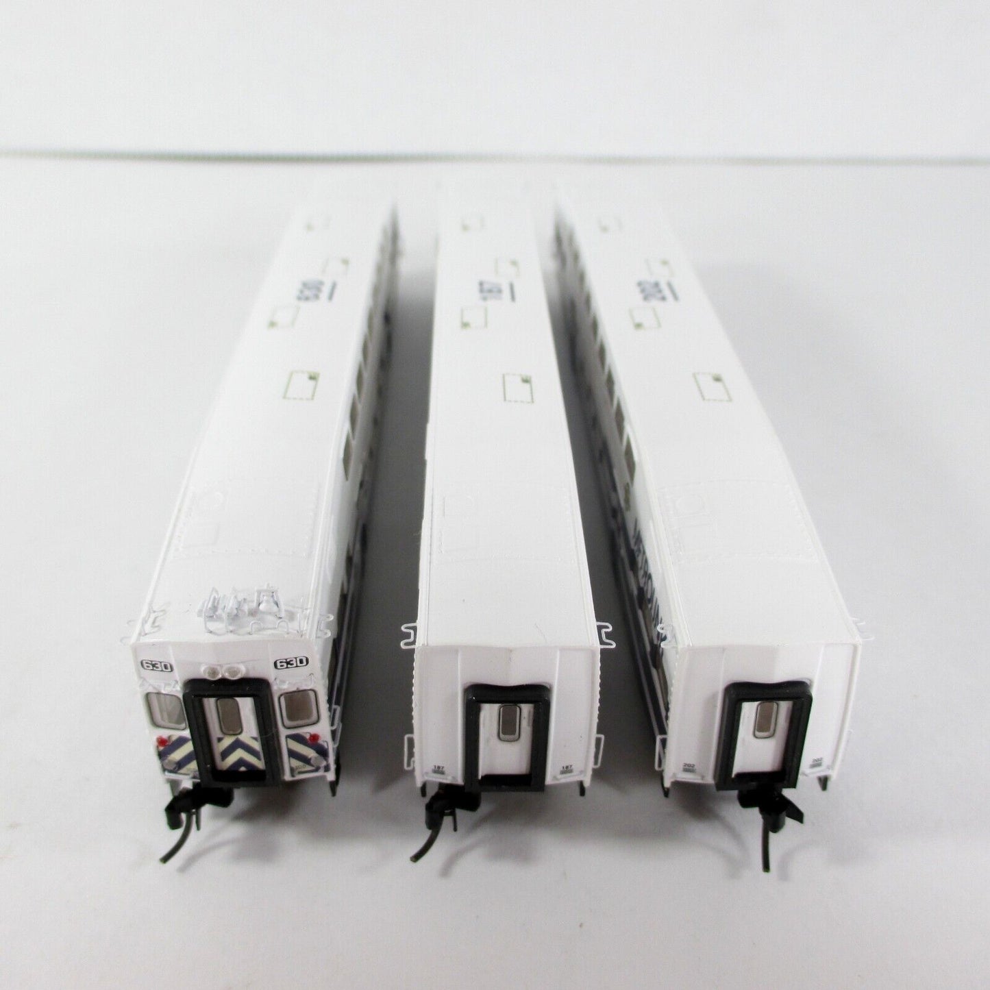 N Scale Bombardier METROLINK Bi-Level Passenger 3-Car Set - Athearn 10160 **NEW*
