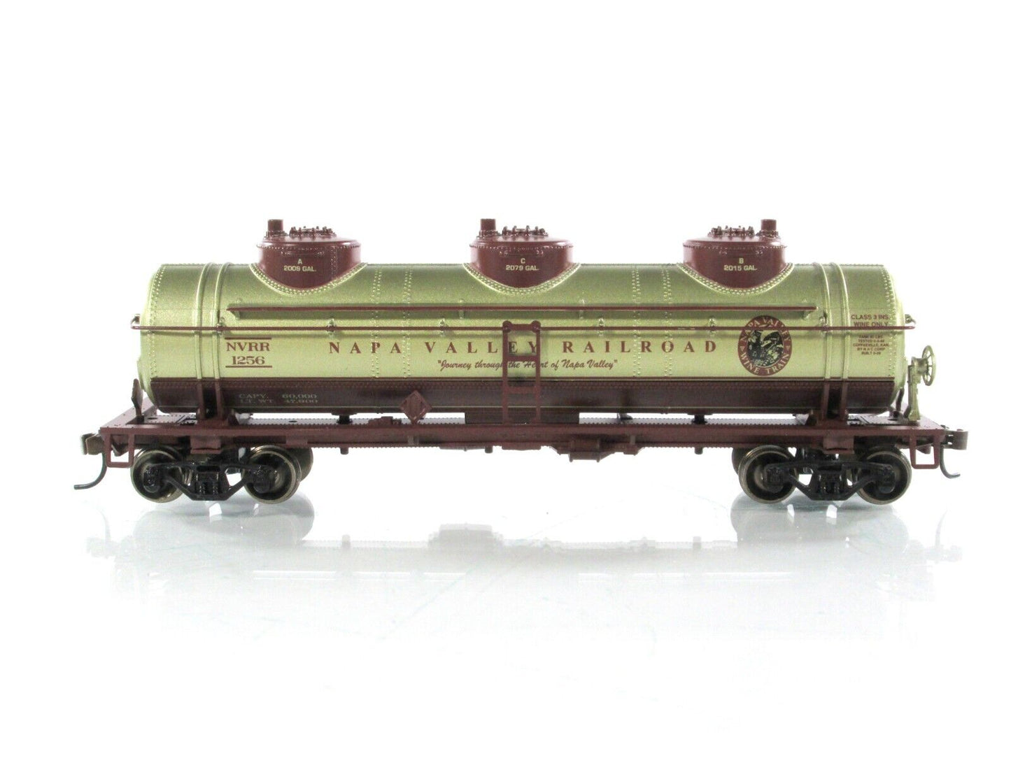 HO Scale ***NAPA VALLEY*** Wine Train 3-Dome Tank Car, NVRR 1256 -- Athearn 8508