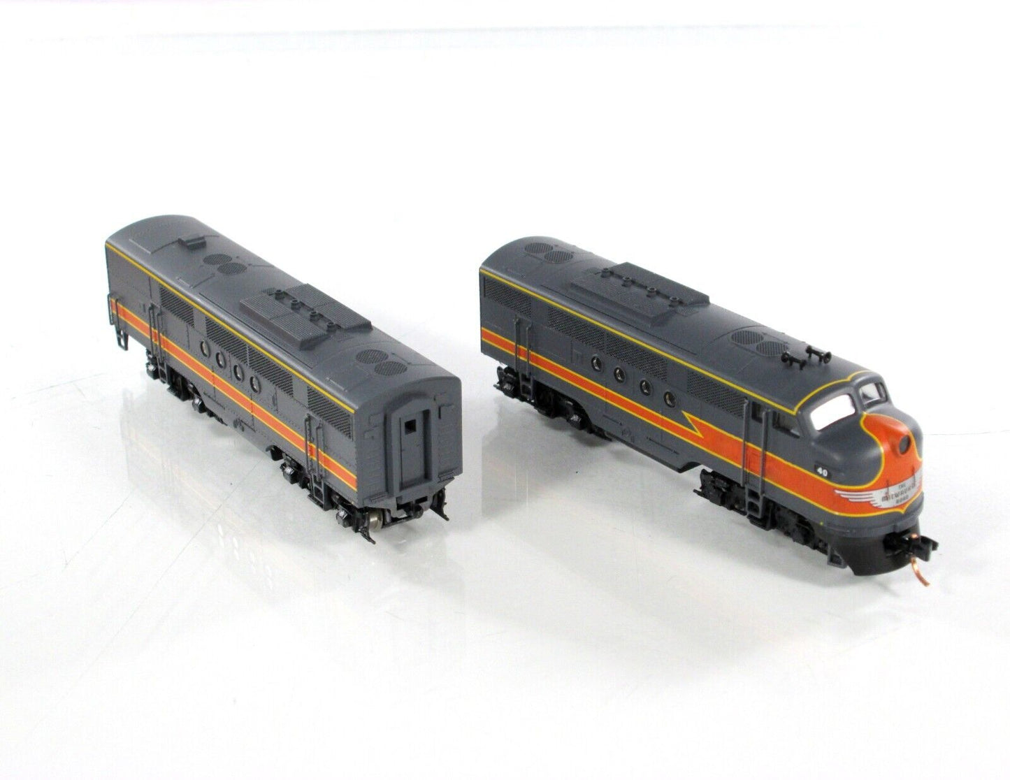 N Scale ***MILWAUKEE ROAD*** EMD FT A/B Set #40 --Micro Trains 99200091, DCC Rdy