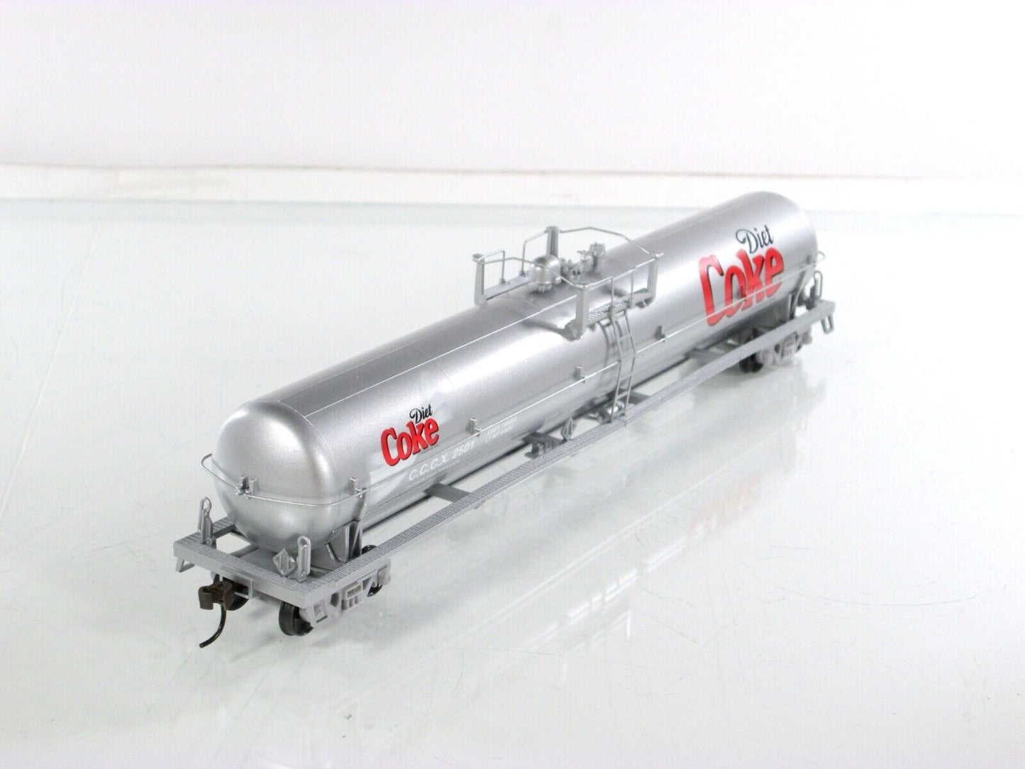 HO Scale ***DIET COKE*** 62' Single Dome Jumbo Tank Car CCCX 2501 - Athearn 8340