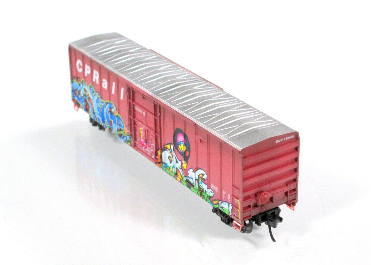 N Scale ***CP RAIL / SOO*** Graffiti Box Car, SOO #19048 - Micro Trains 02744380