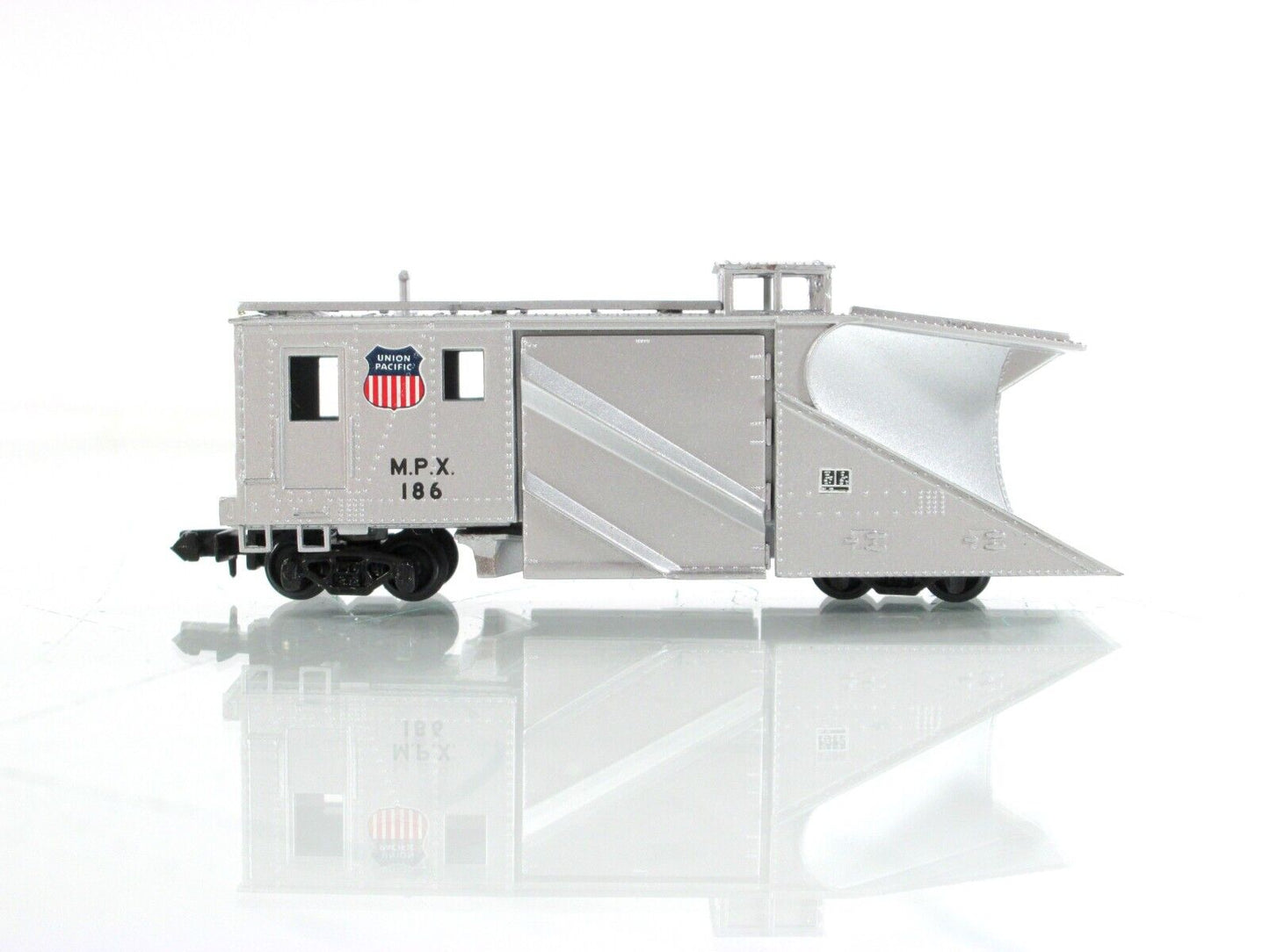 N Scale ***UNION PACIFIC*** MoW Russell Snow Plow, MPX 186 --- Walthers 932-8502